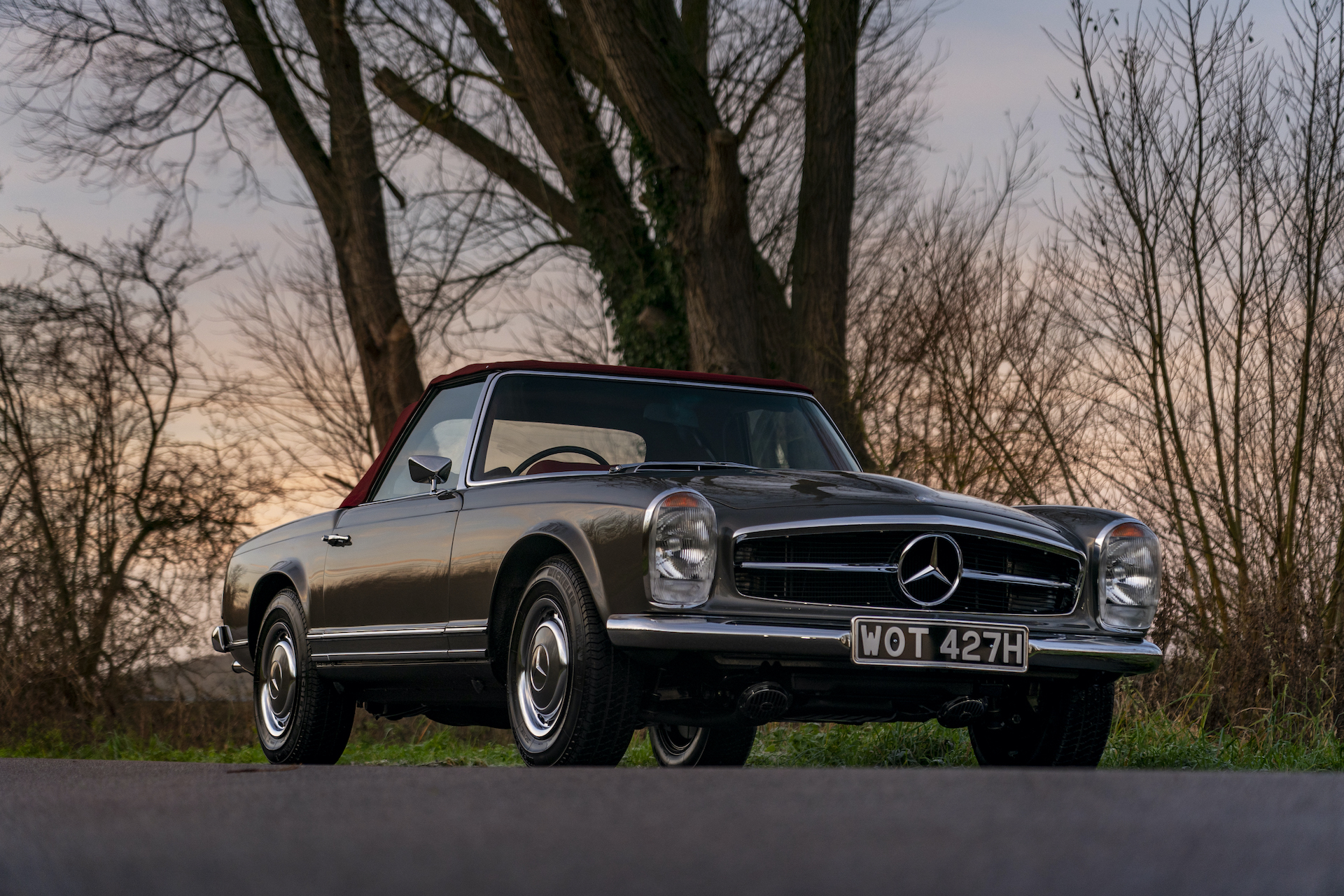 280 SL Front three quarters profile