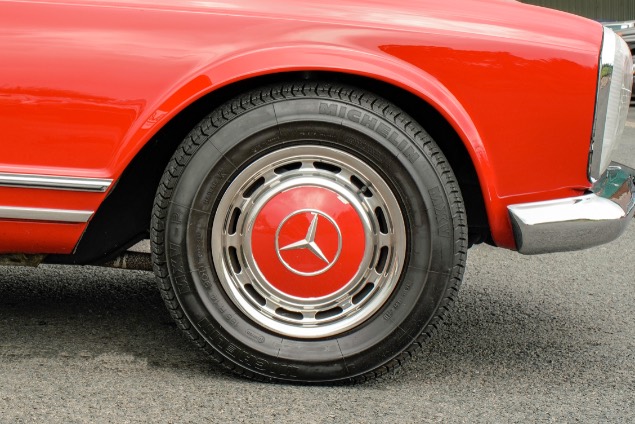 280SL PAGODA WITH PAINTED HUB CAPS