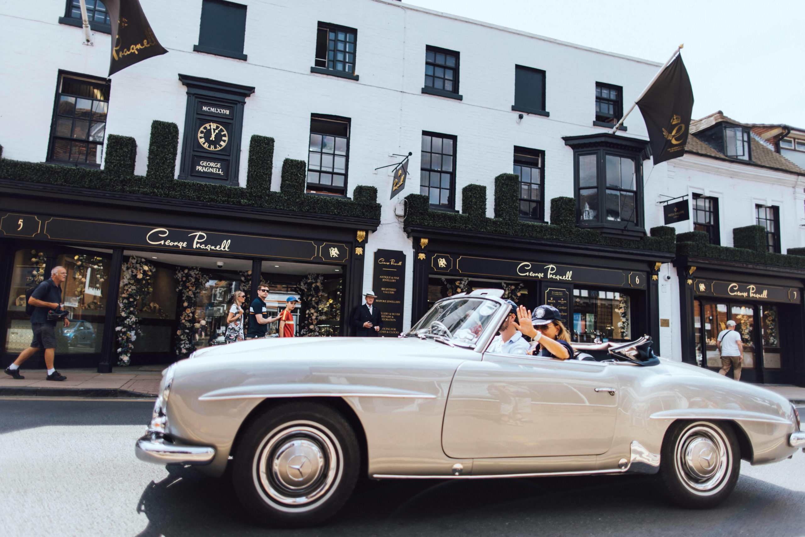 190SL passing through Stratford-upon Avon