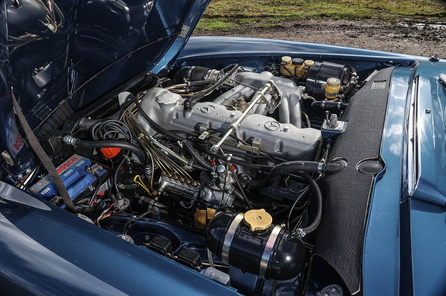 280SL Mercedes Pagoda M130 engine bay.